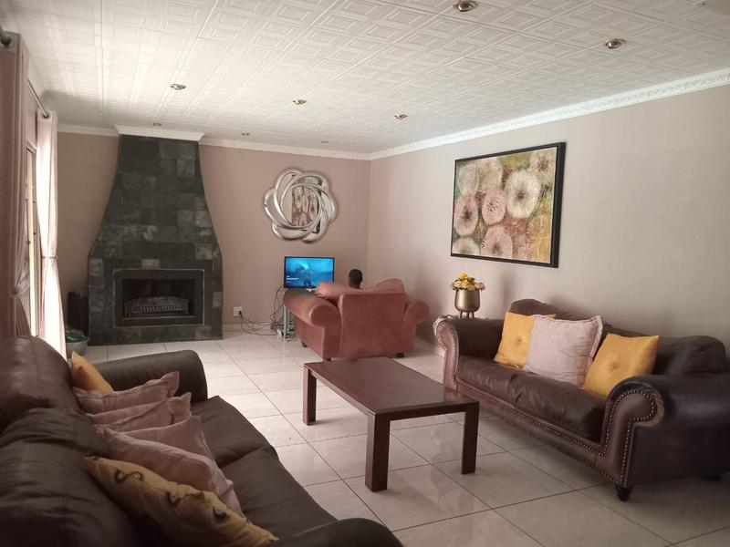 5 Bedroom Property for Sale in Van Riebeeck Park Gauteng