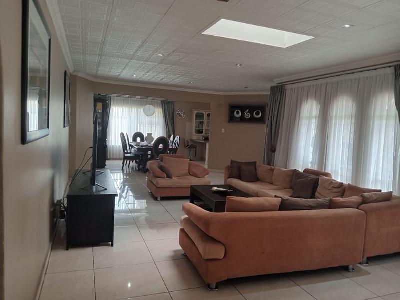 5 Bedroom Property for Sale in Van Riebeeck Park Gauteng