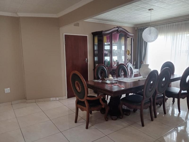 5 Bedroom Property for Sale in Van Riebeeck Park Gauteng