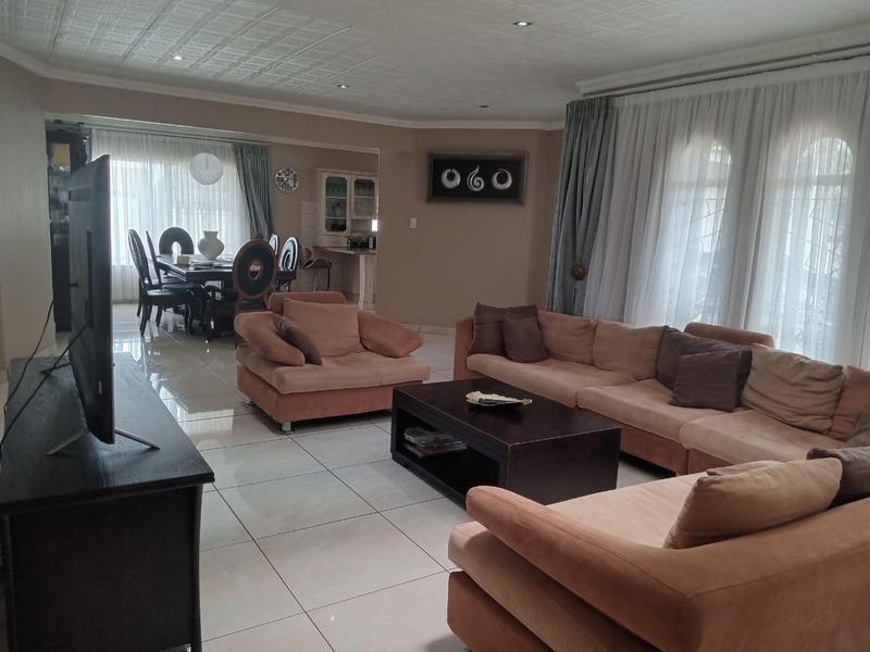 5 Bedroom Property for Sale in Van Riebeeck Park Gauteng