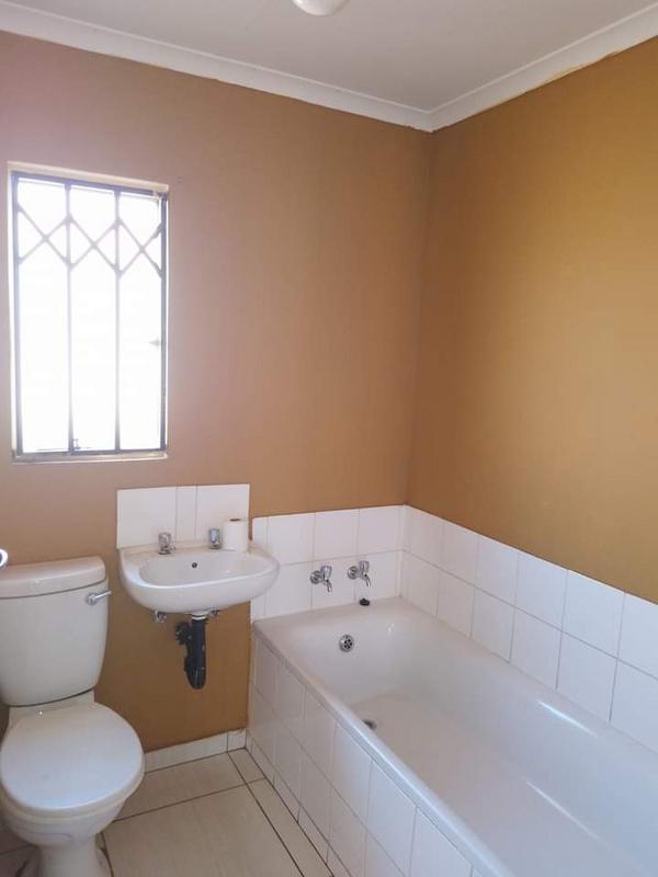 2 Bedroom Property for Sale in Protea Glen Gauteng