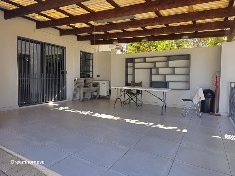 To Let 2 Bedroom Property for Rent in Houghton Estate Gauteng