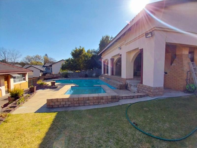 5 Bedroom Property for Sale in Kenmare Gauteng