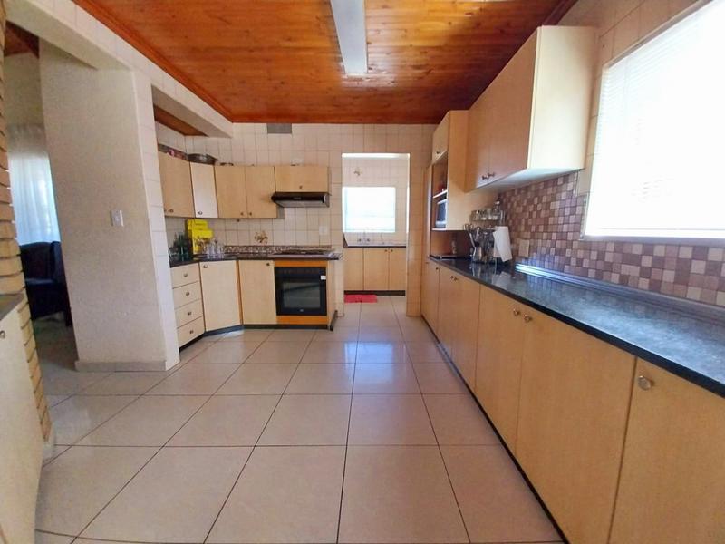 5 Bedroom Property for Sale in Kenmare Gauteng