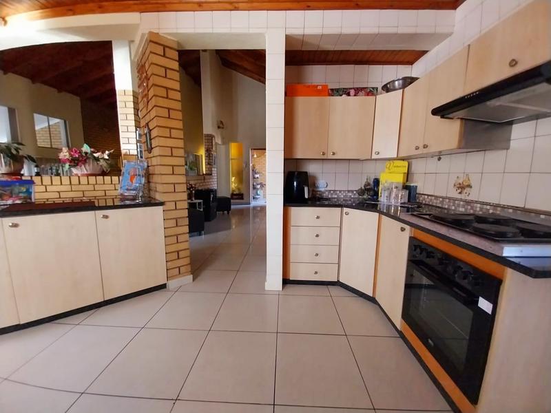 5 Bedroom Property for Sale in Kenmare Gauteng