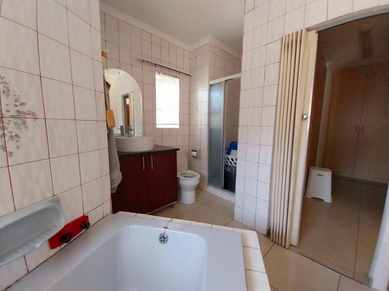 5 Bedroom Property for Sale in Kenmare Gauteng