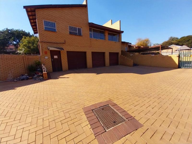 5 Bedroom Property for Sale in Kenmare Gauteng