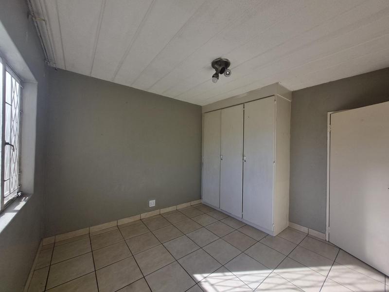 To Let 2 Bedroom Property for Rent in Linmeyer Gauteng