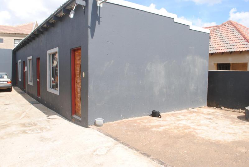 8 Bedroom Property for Sale in Dobsonville Ext 3 Gauteng