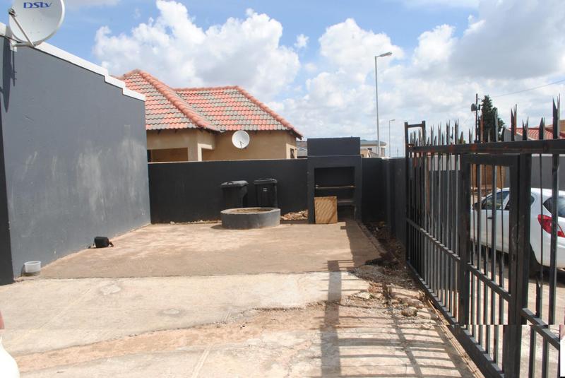 8 Bedroom Property for Sale in Dobsonville Ext 3 Gauteng