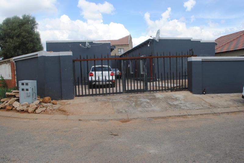 8 Bedroom Property for Sale in Dobsonville Ext 3 Gauteng