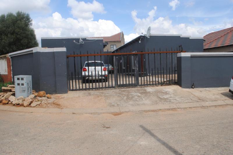 8 Bedroom Property for Sale in Dobsonville Ext 3 Gauteng