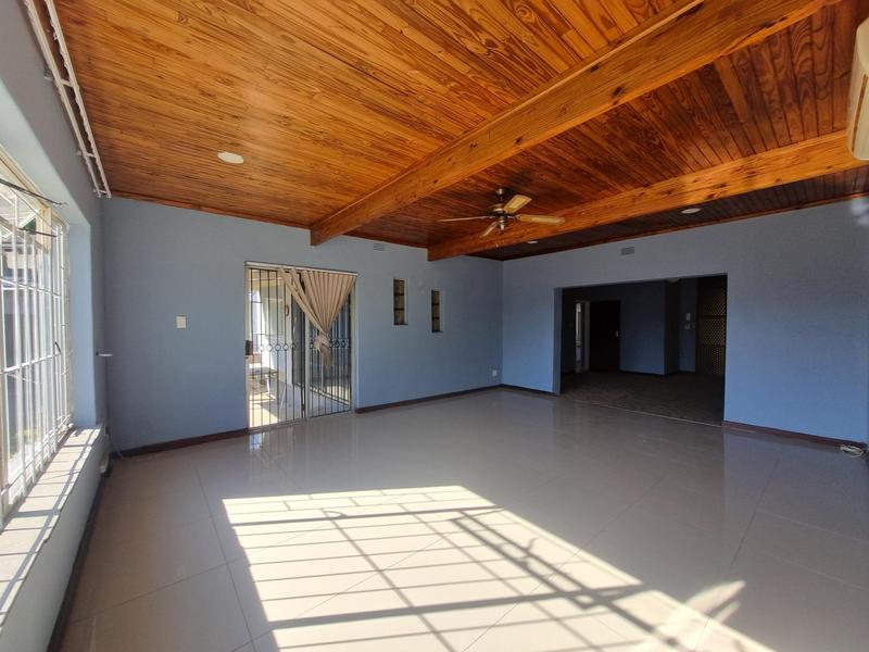 To Let 4 Bedroom Property for Rent in Queenswood Gauteng