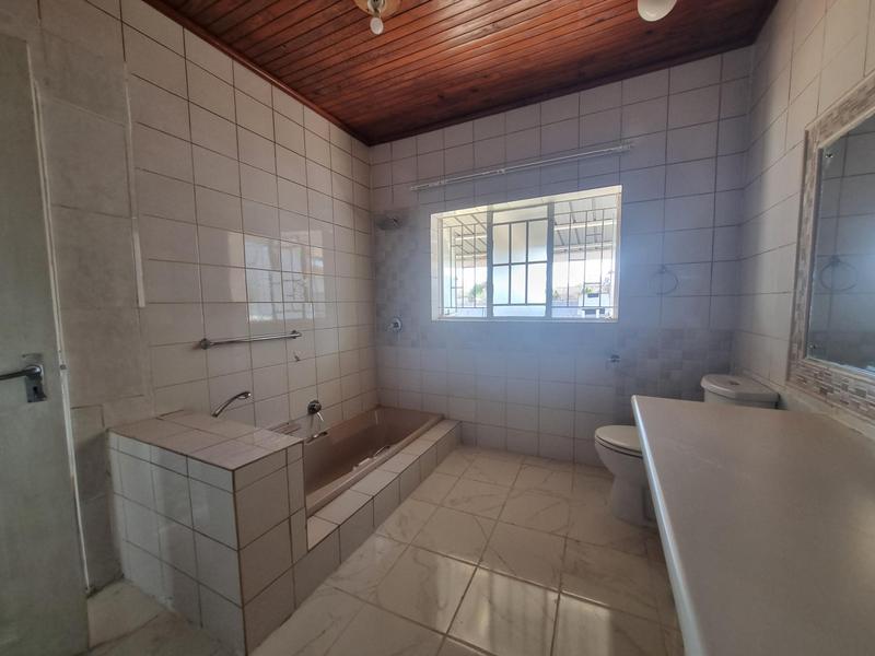 To Let 4 Bedroom Property for Rent in Queenswood Gauteng