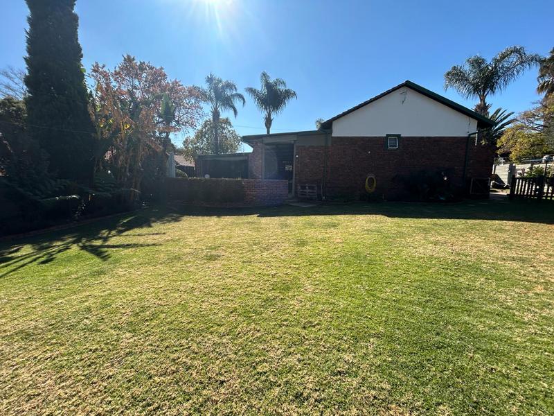 4 Bedroom Property for Sale in Rooihuiskraal Gauteng