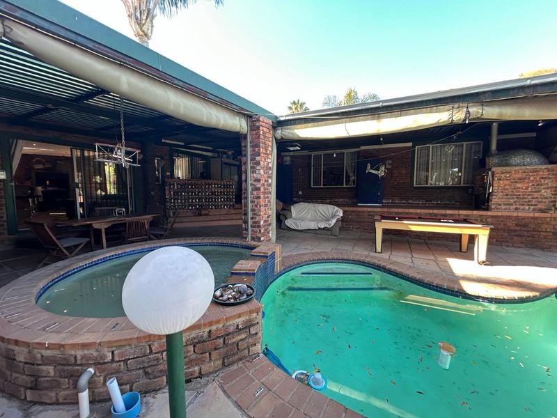 4 Bedroom Property for Sale in Rooihuiskraal Gauteng