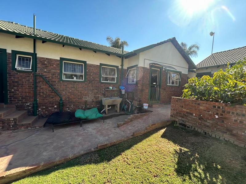 4 Bedroom Property for Sale in Rooihuiskraal Gauteng