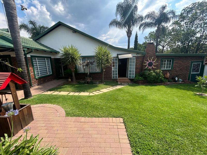 4 Bedroom Property for Sale in Rooihuiskraal Gauteng