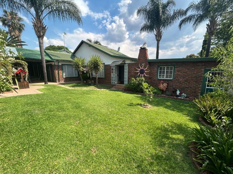 4 Bedroom Property for Sale in Rooihuiskraal Gauteng