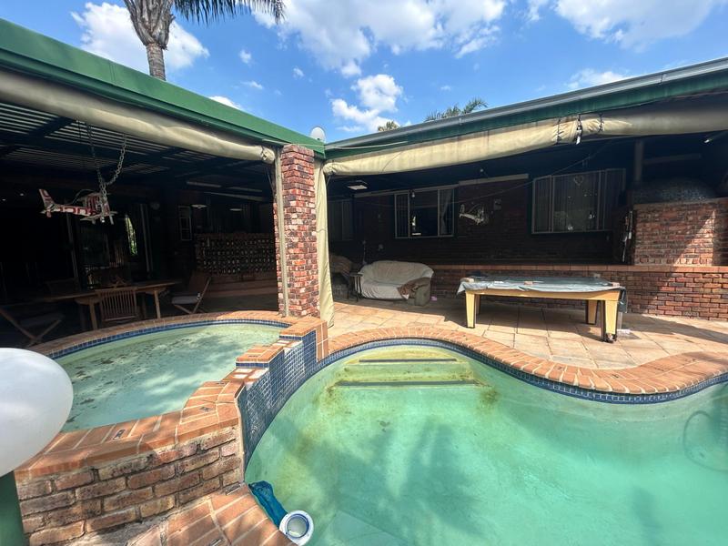 4 Bedroom Property for Sale in Rooihuiskraal Gauteng