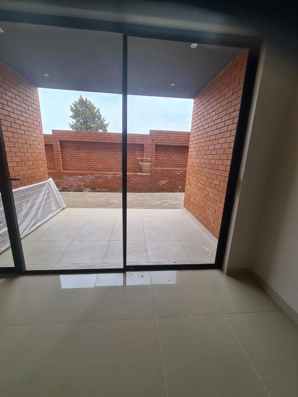 To Let 5 Bedroom Property for Rent in Erasmia Gauteng