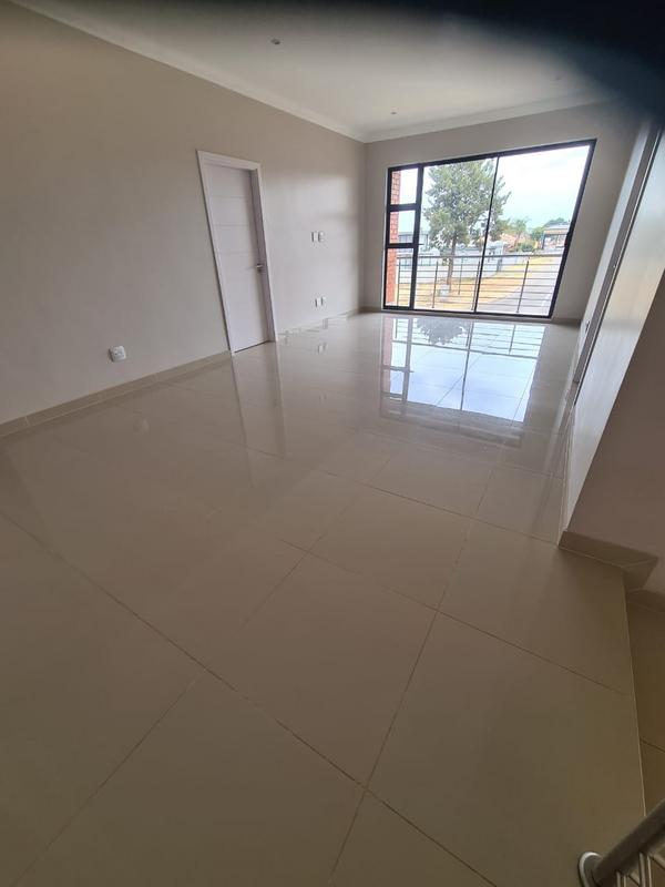 To Let 5 Bedroom Property for Rent in Erasmia Gauteng