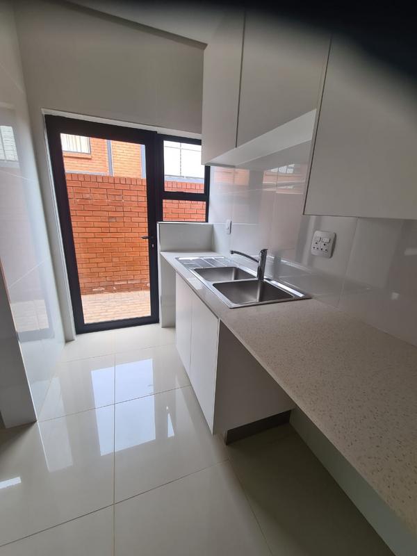 To Let 5 Bedroom Property for Rent in Erasmia Gauteng