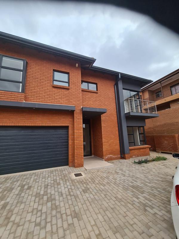 To Let 5 Bedroom Property for Rent in Erasmia Gauteng