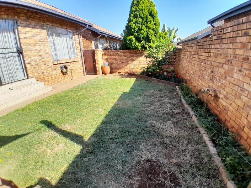 2 Bedroom Property for Sale in Hennopspark Gauteng