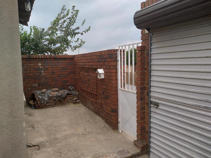 2 Bedroom Property for Sale in Meadowlands Gauteng