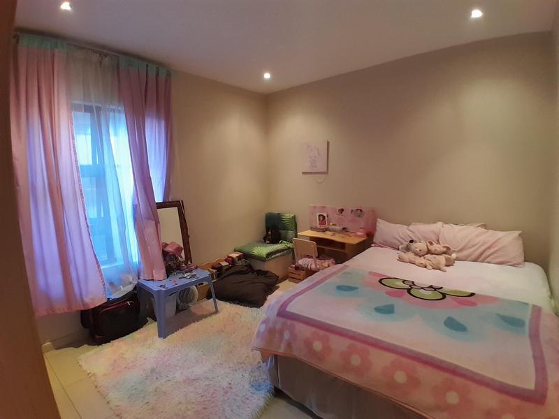 2 Bedroom Property for Sale in Rooihuiskraal North Gauteng