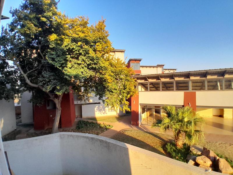 2 Bedroom Property for Sale in Rooihuiskraal North Gauteng