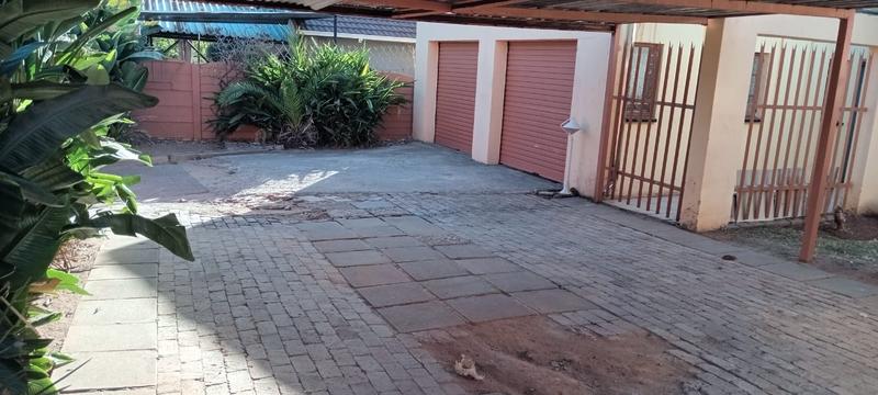 7 Bedroom Property for Sale in Birch Acres Gauteng