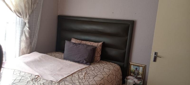 2 Bedroom Property for Sale in Clayville Gauteng