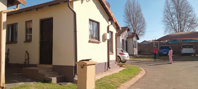 2 Bedroom Property for Sale in Clayville Gauteng