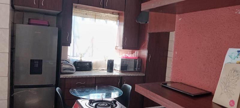 2 Bedroom Property for Sale in Clayville Gauteng