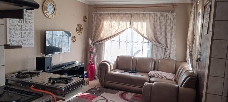 2 Bedroom Property for Sale in Clayville Gauteng