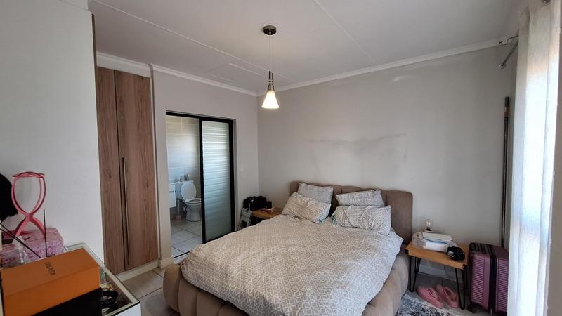 1 Bedroom Property for Sale in Waterfall Gauteng