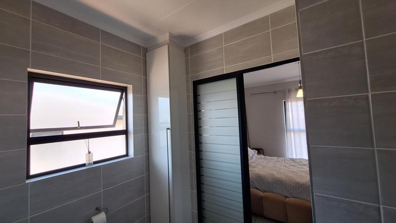 1 Bedroom Property for Sale in Waterfall Gauteng