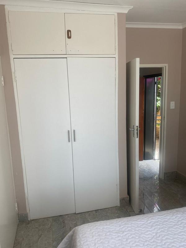 To Let 1 Bedroom Property for Rent in Kenilworth Gauteng