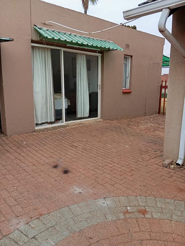 To Let 1 Bedroom Property for Rent in Primrose East Gauteng