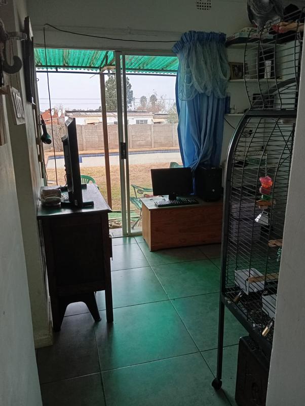 To Let 1 Bedroom Property for Rent in Primrose East Gauteng