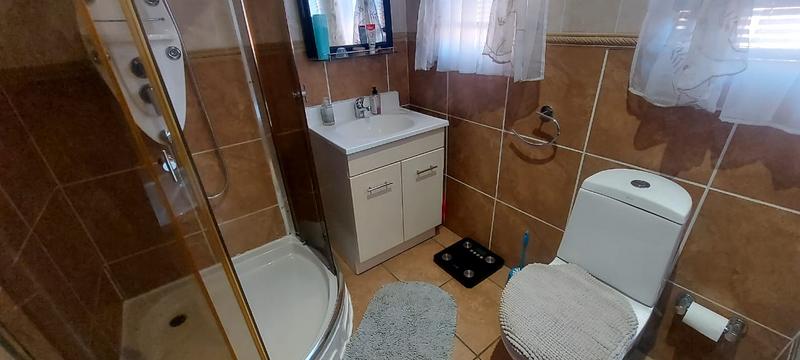 5 Bedroom Property for Sale in Horizon View Gauteng