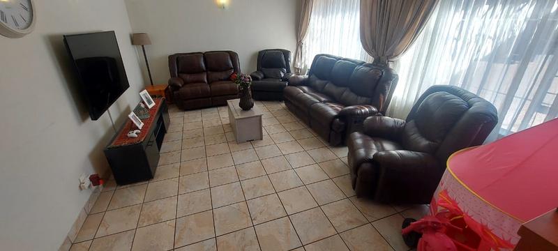 5 Bedroom Property for Sale in Horizon View Gauteng