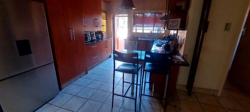 5 Bedroom Property for Sale in Horizon View Gauteng