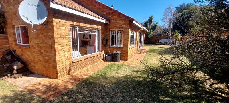 2 Bedroom Property for Sale in Florida Gauteng