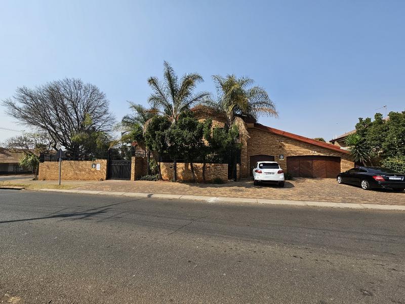 6 Bedroom Property for Sale in Laudium Gauteng