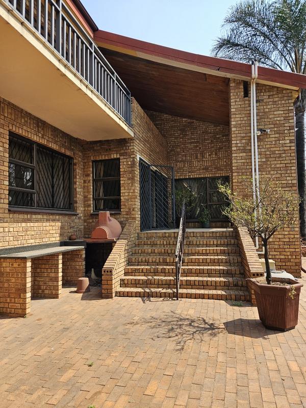 6 Bedroom Property for Sale in Laudium Gauteng