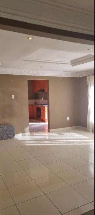 To Let 2 Bedroom Property for Rent in Mondeor Gauteng