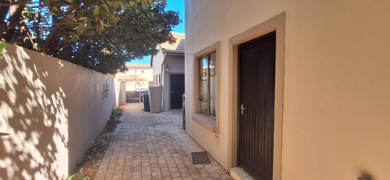 4 Bedroom Property for Sale in Midfield Estate Gauteng